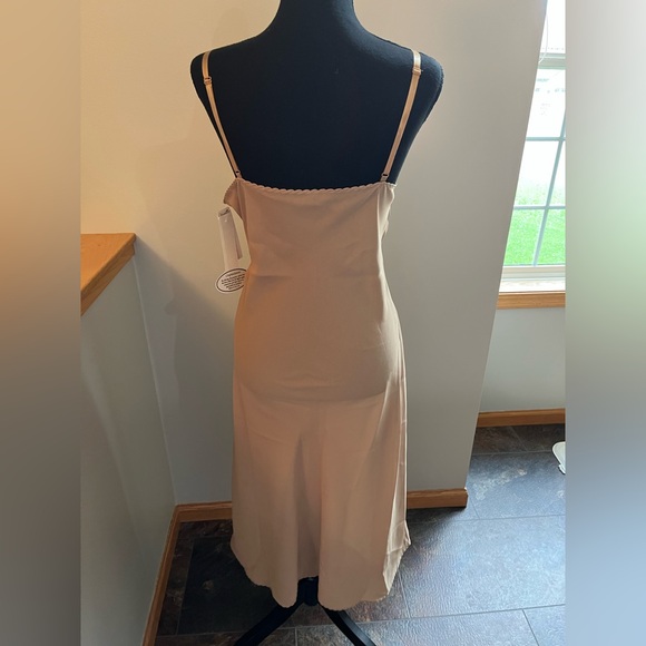 New Wondermaid full length taupe adjustable straps made in USA slip. Size 40 - Picture 3 of 16